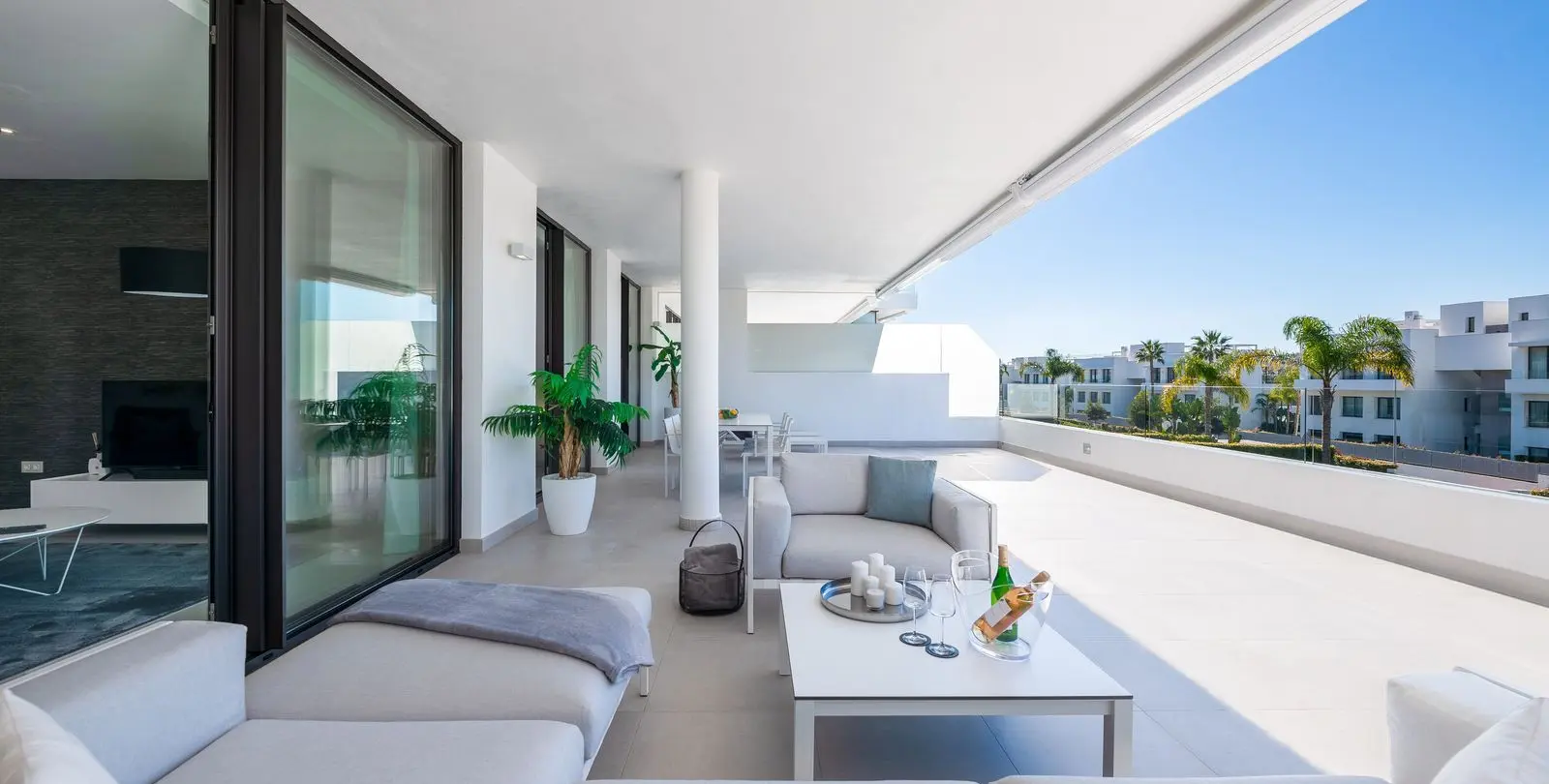 Продажа апартаментов на среднем этаже в Estepona 5
