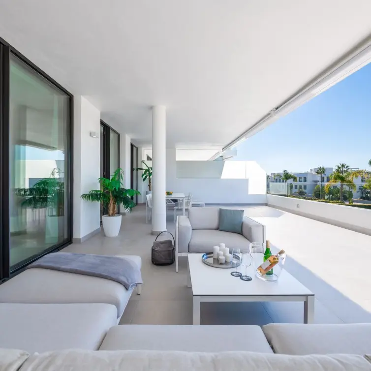 Продажа апартаментов на среднем этаже в Estepona