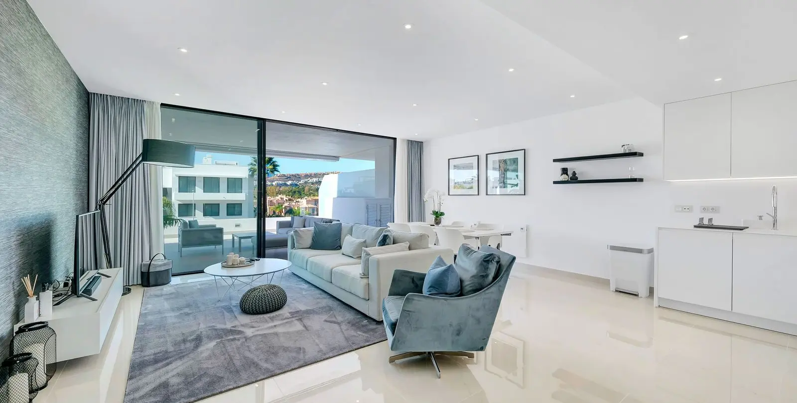 Продажа апартаментов на среднем этаже в Estepona 9