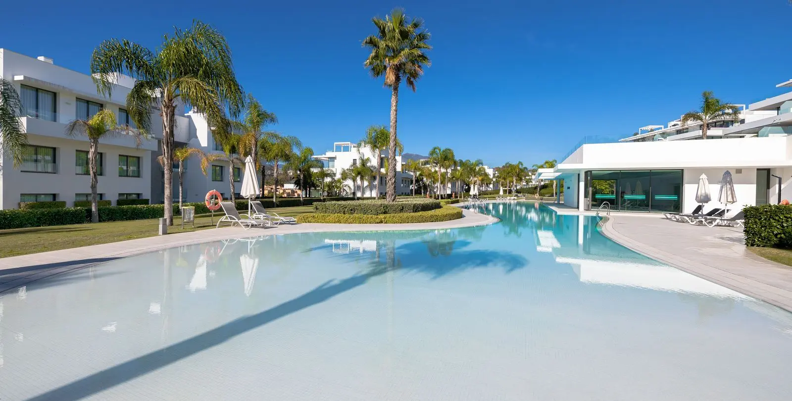 Продажа апартаментов на среднем этаже в Estepona 18