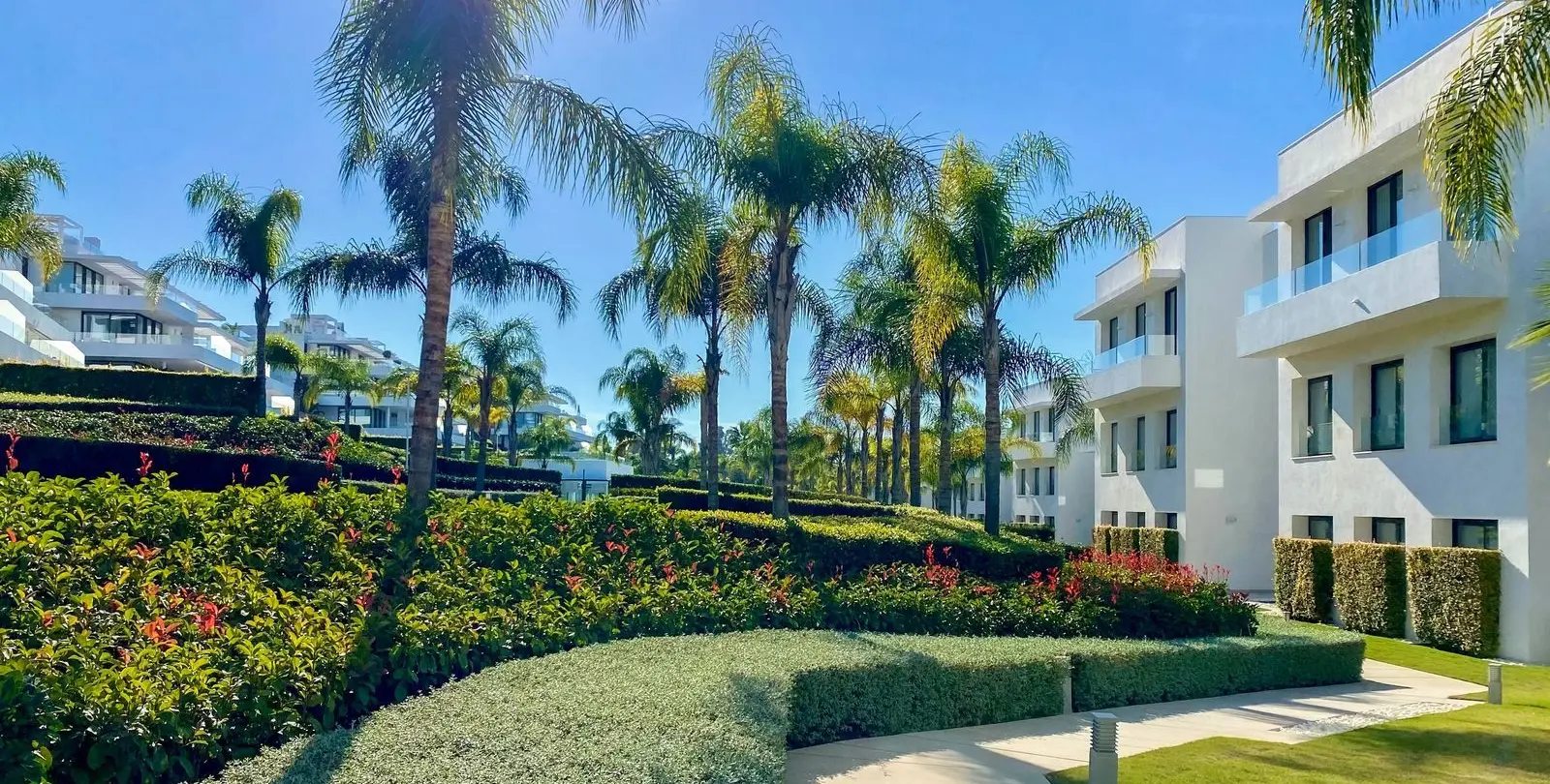 Продажа апартаментов на среднем этаже в Estepona 20