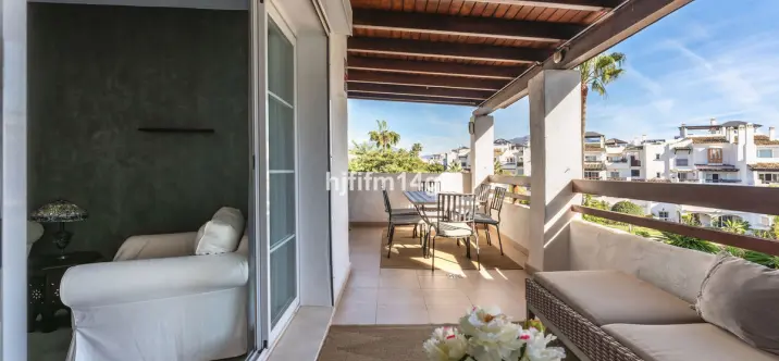 Продажа апартаментов на среднем этаже в San Pedro de Alcántara 0