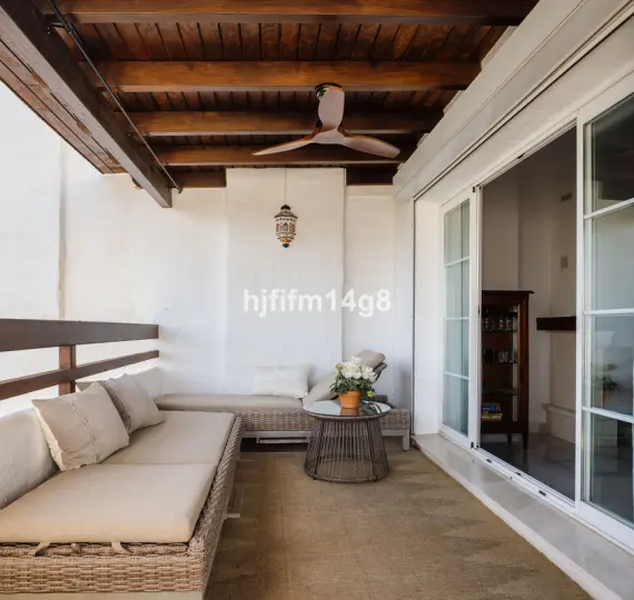 Продажа апартаментов на среднем этаже в San Pedro de Alcántara