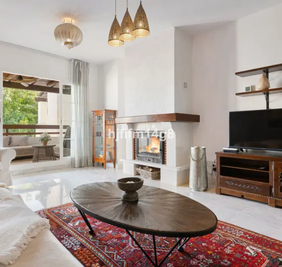 Продажа апартаментов на среднем этаже в San Pedro de Alcántara