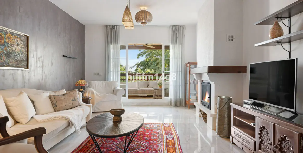 Sale of middle floor apartment in San Pedro de Alcántara 4