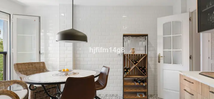 Sale of middle floor apartment in San Pedro de Alcántara 4