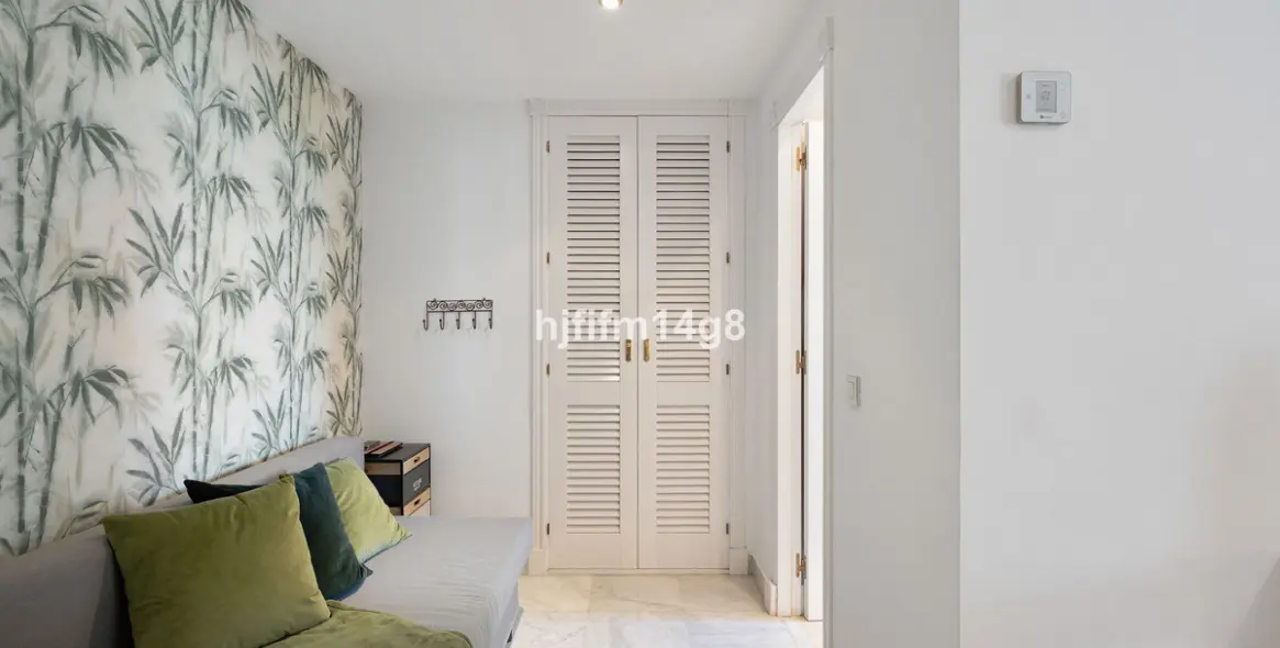 Sale of middle floor apartment in San Pedro de Alcántara 15
