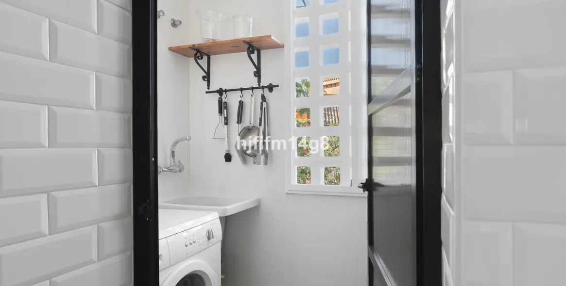 Sale of middle floor apartment in San Pedro de Alcántara 20