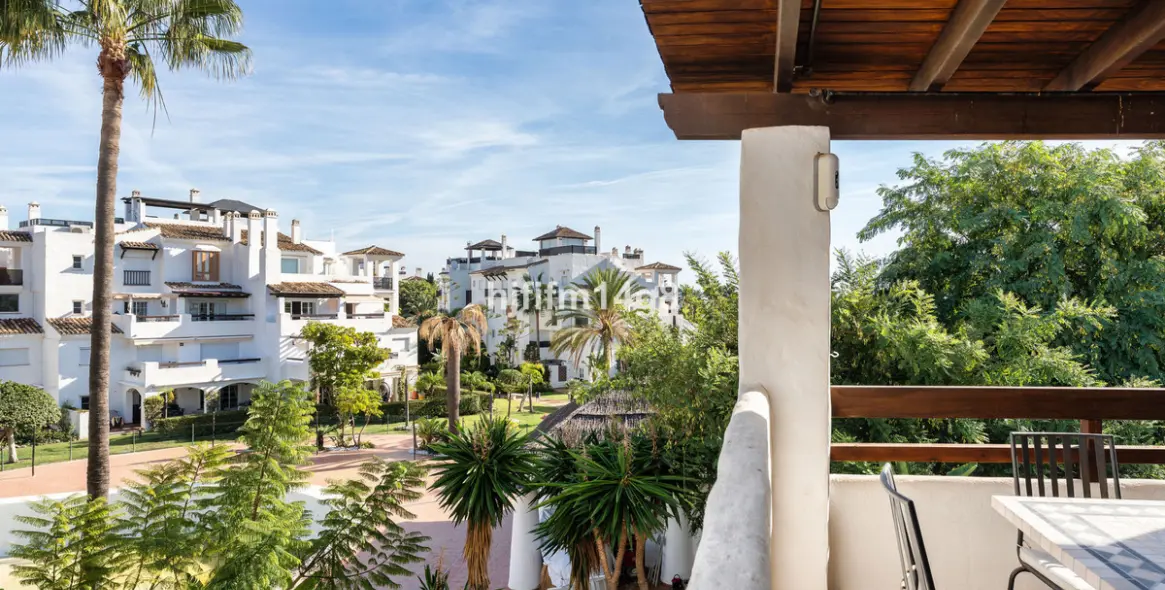 Sale of middle floor apartment in San Pedro de Alcántara 21