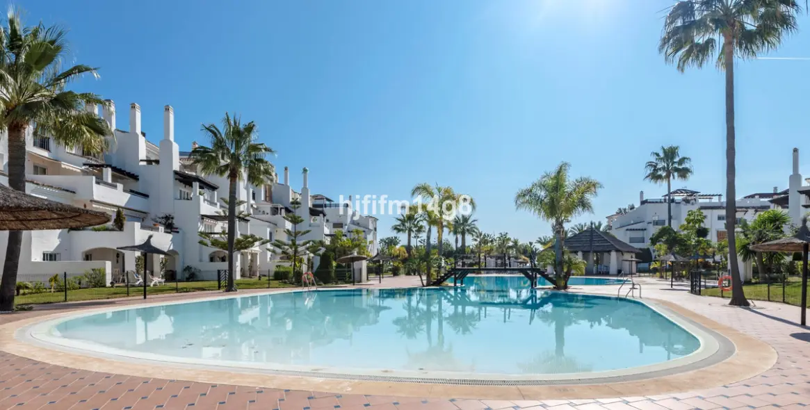 Sale of middle floor apartment in San Pedro de Alcántara 27