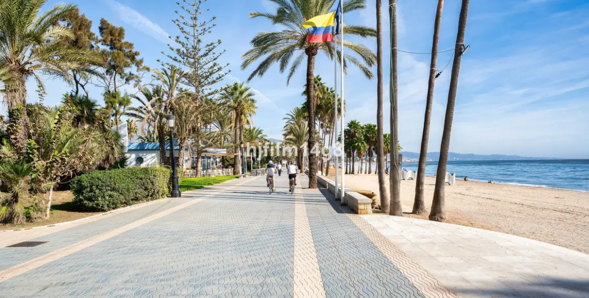 Sale of middle floor apartment in San Pedro de Alcántara 33