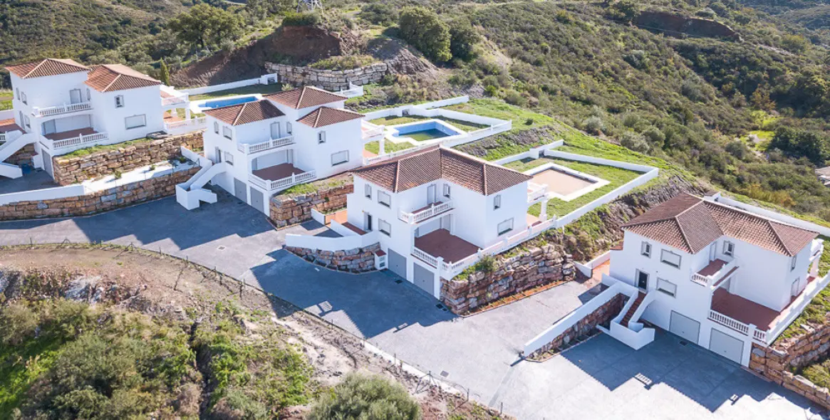 Sale of detached villa in Estepona 1