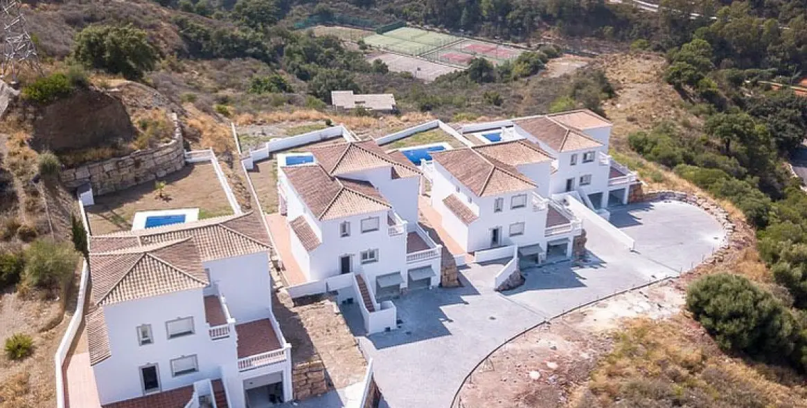 Sale of detached villa in Estepona 2