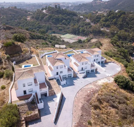 Sale of detached villa in Estepona