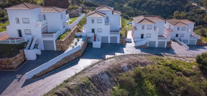 Sale of detached villa in Estepona 2