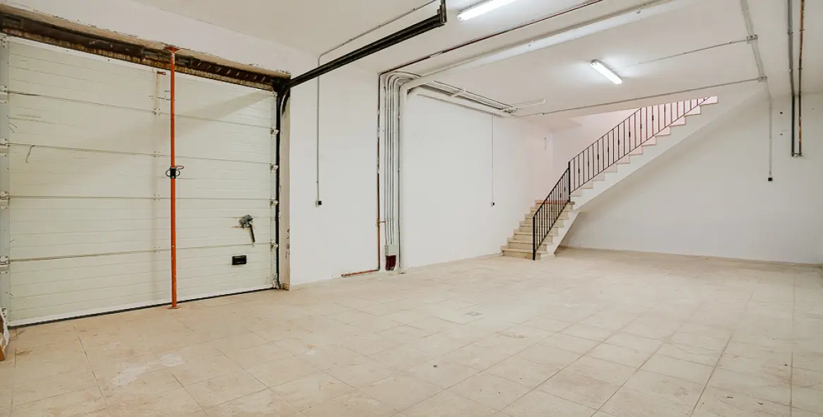 Sale of detached villa in Estepona 12