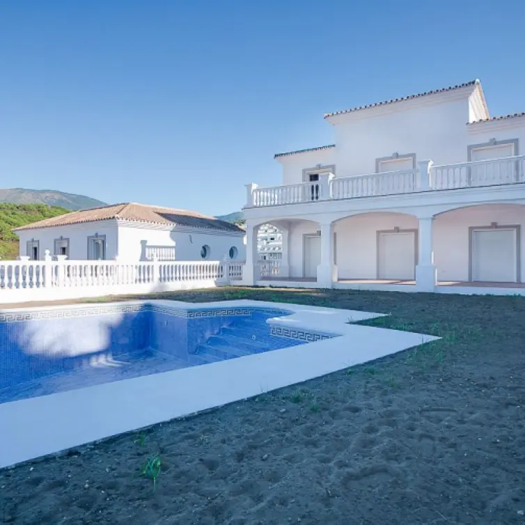 Venta de villa independiente en Estepona