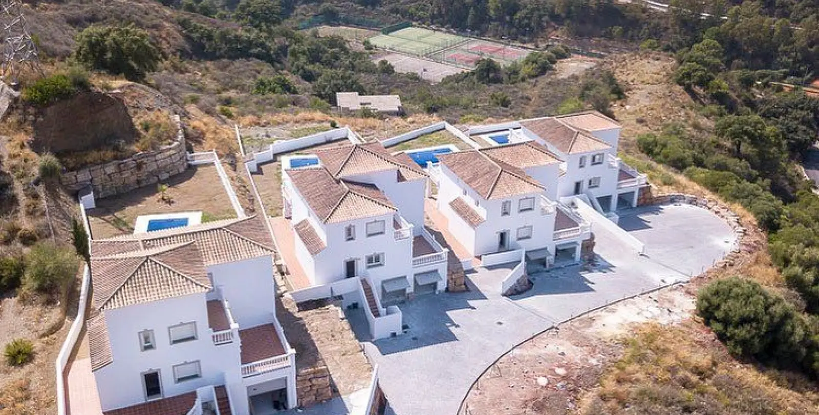 Sale of detached villa in Estepona 2