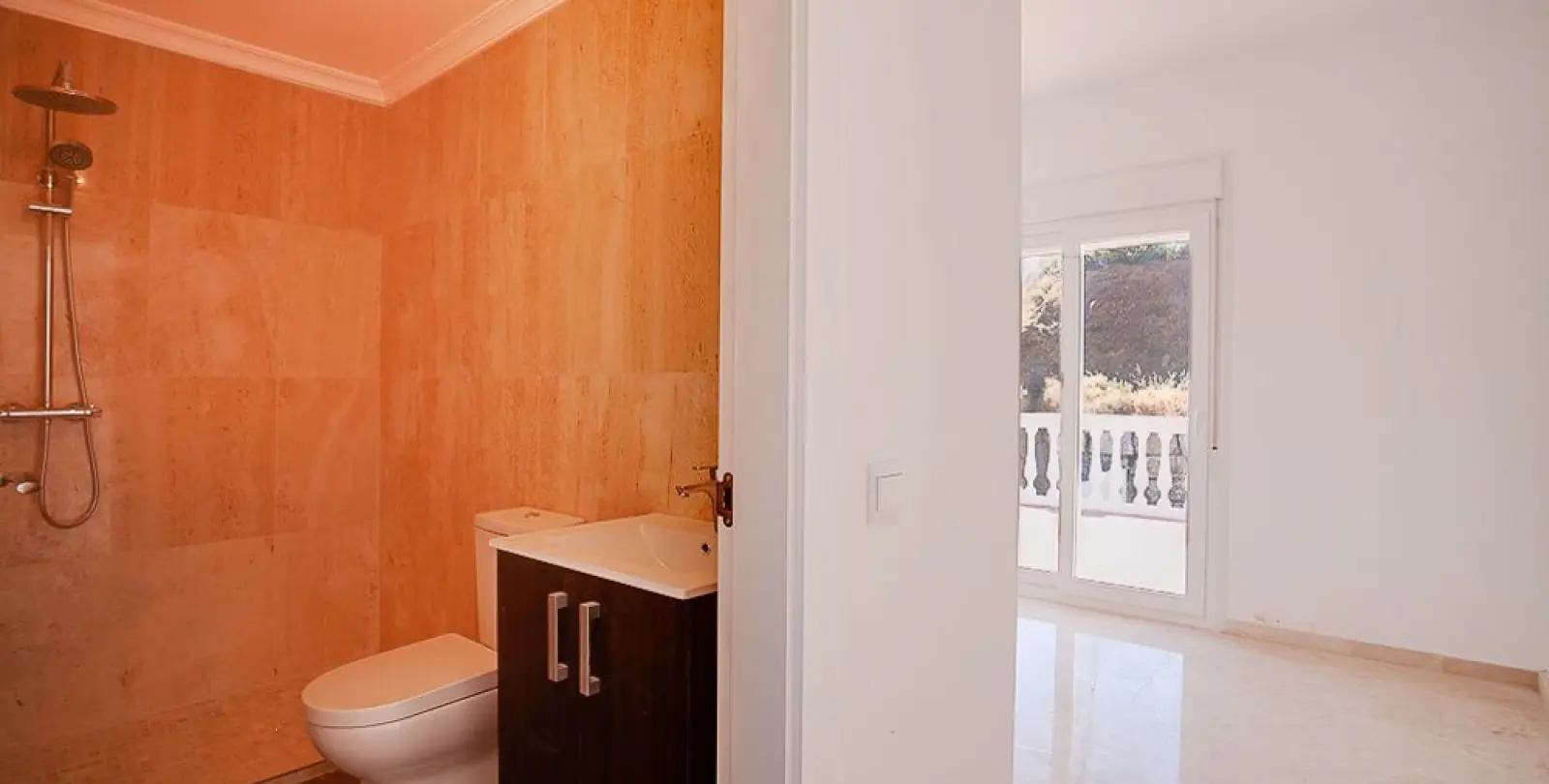 Sale of detached villa in Estepona 10