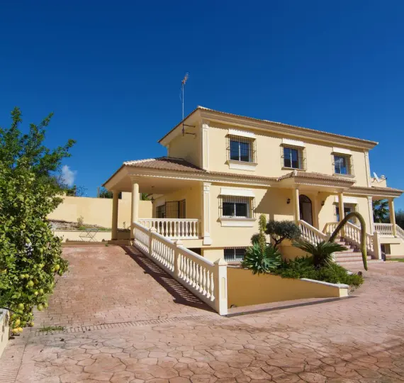 Sale of detached villa in Alhaurín de la Torre