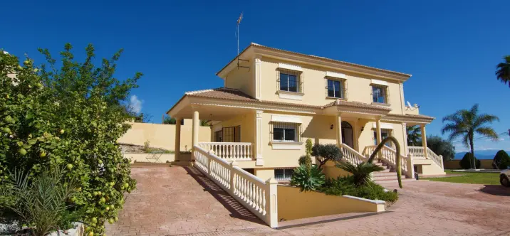 Sale of detached villa in Alhaurín de la Torre 1