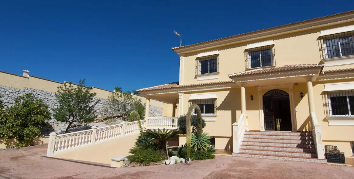 Sale of detached villa in Alhaurín de la Torre 3