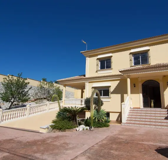 Sale of detached villa in Alhaurín de la Torre