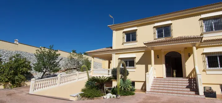 Sale of detached villa in Alhaurín de la Torre 2
