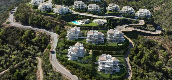 Sale of ground floor apartment in Benahavís 0