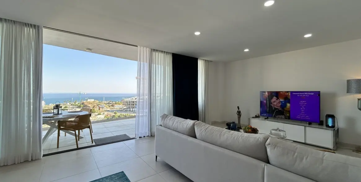 Sale of middle floor apartment in Higueron 2