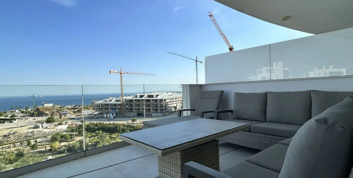 Sale of middle floor apartment in Higueron 9