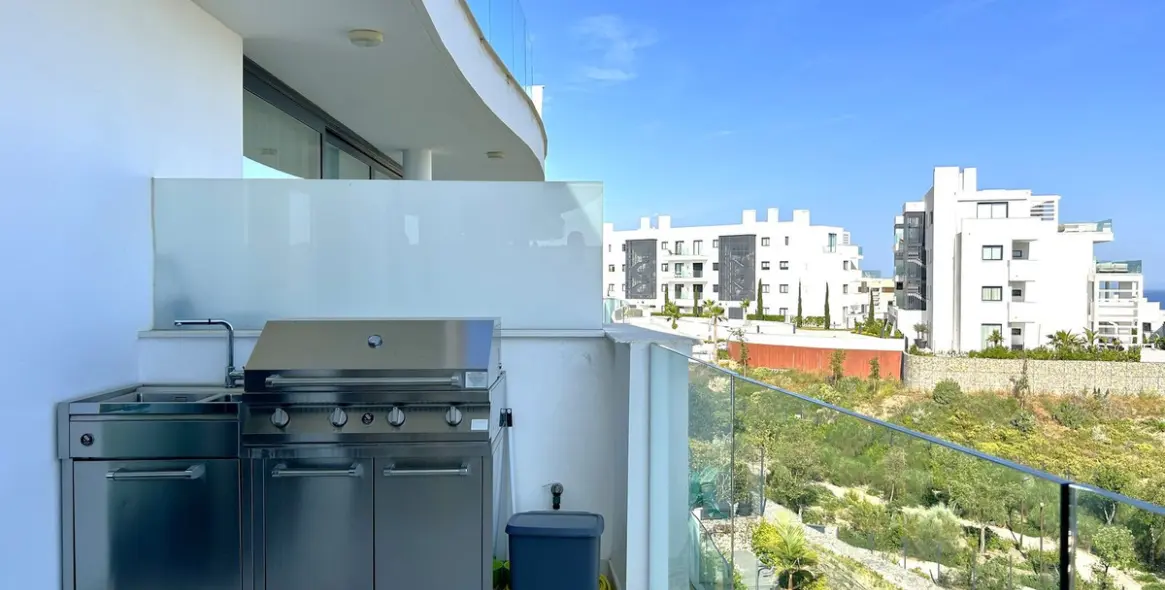 Sale of middle floor apartment in Higueron 11