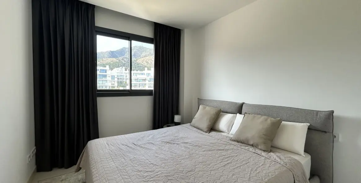 Sale of middle floor apartment in Higueron 12