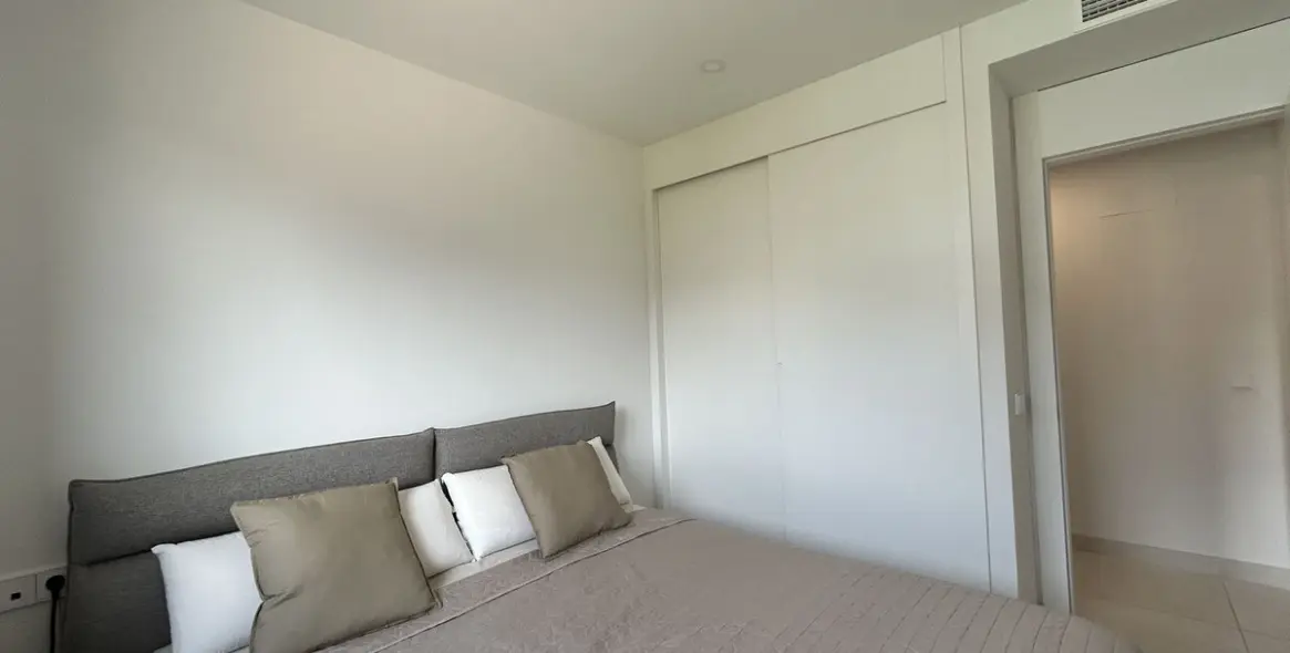 Sale of middle floor apartment in Higueron 13