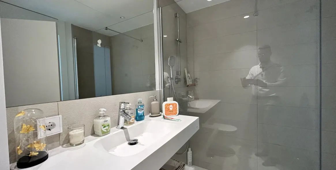 Sale of middle floor apartment in Higueron 14