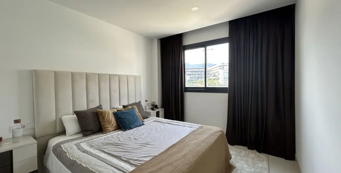 Sale of middle floor apartment in Higueron 16