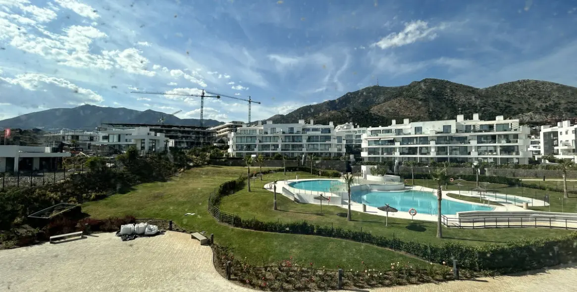 Sale of middle floor apartment in Higueron 17