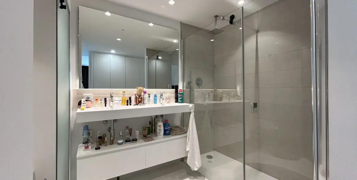 Sale of middle floor apartment in Higueron 19