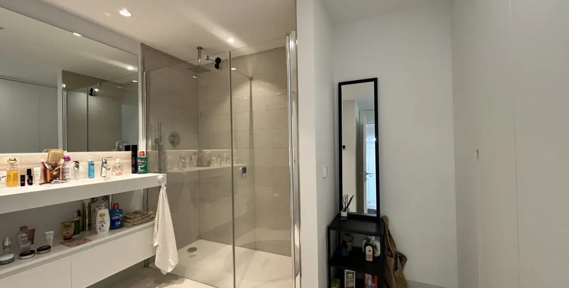 Sale of middle floor apartment in Higueron 20