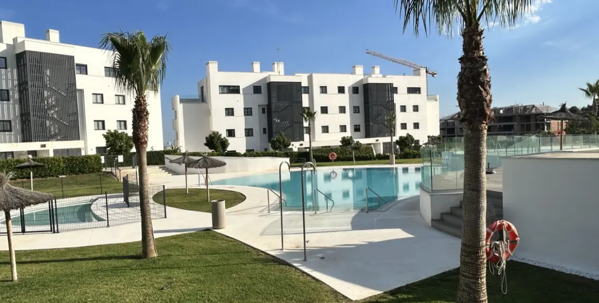 Sale of middle floor apartment in Higueron 29