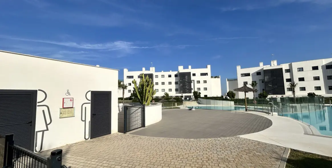 Sale of middle floor apartment in Higueron 30