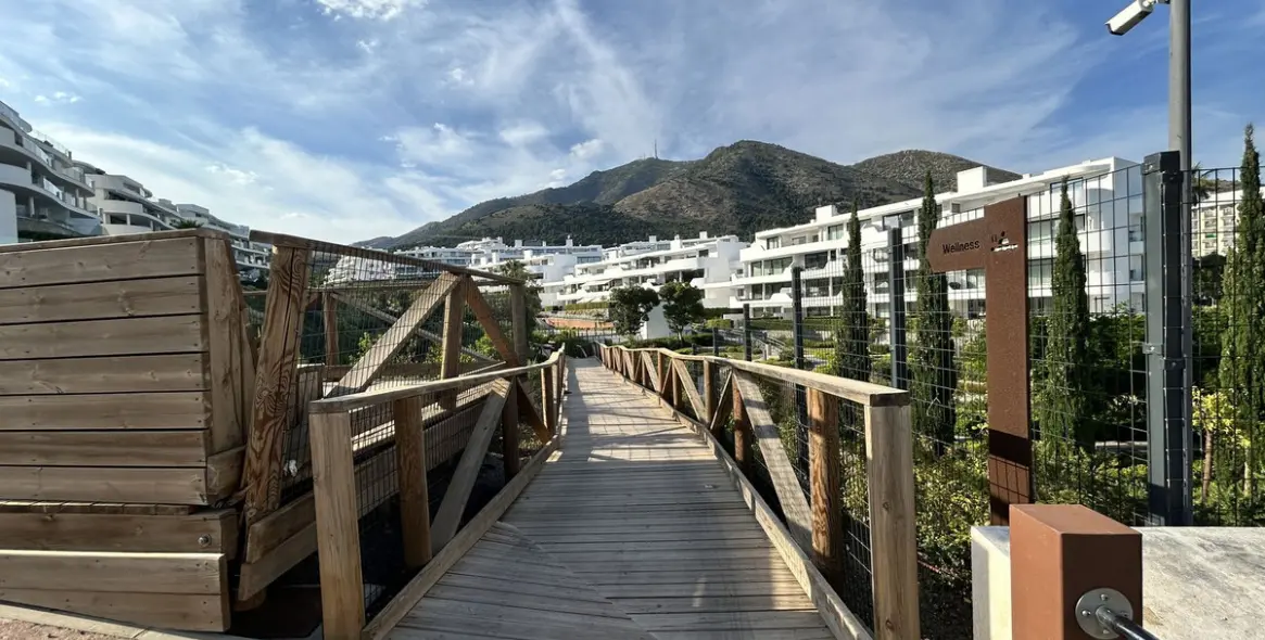 Sale of middle floor apartment in Higueron 36