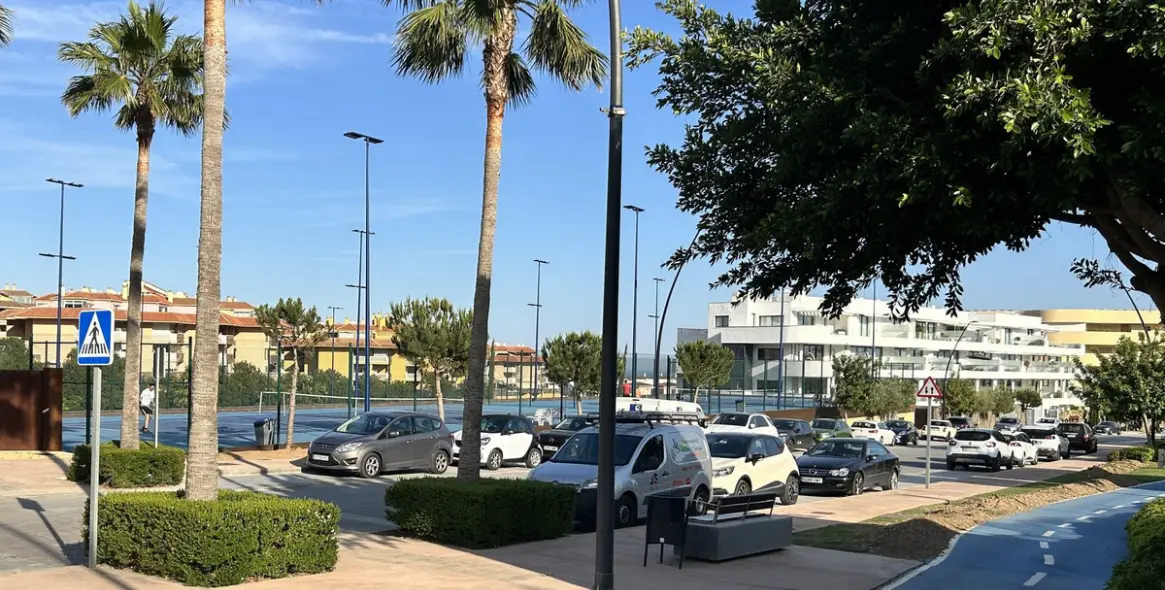 Sale of middle floor apartment in Higueron 37