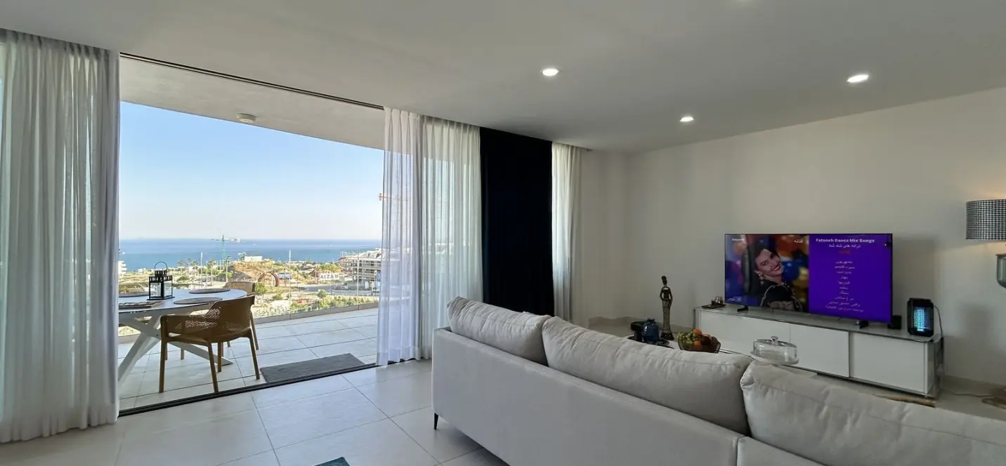 Sale of middle floor apartment in Higueron 1