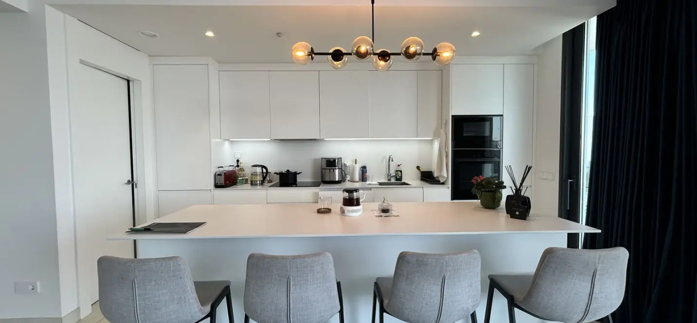 Sale of middle floor apartment in Higueron 2
