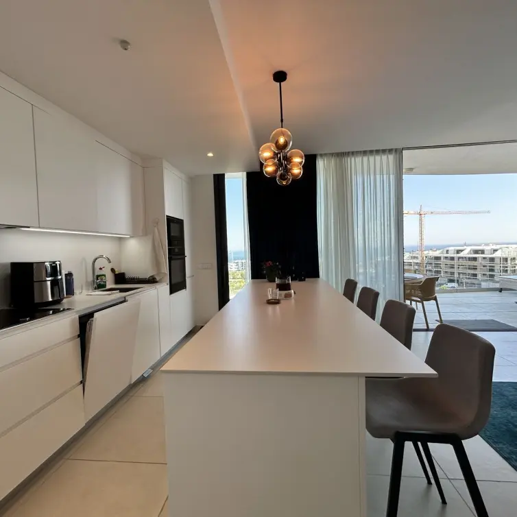 Sale of middle floor apartment in Higueron