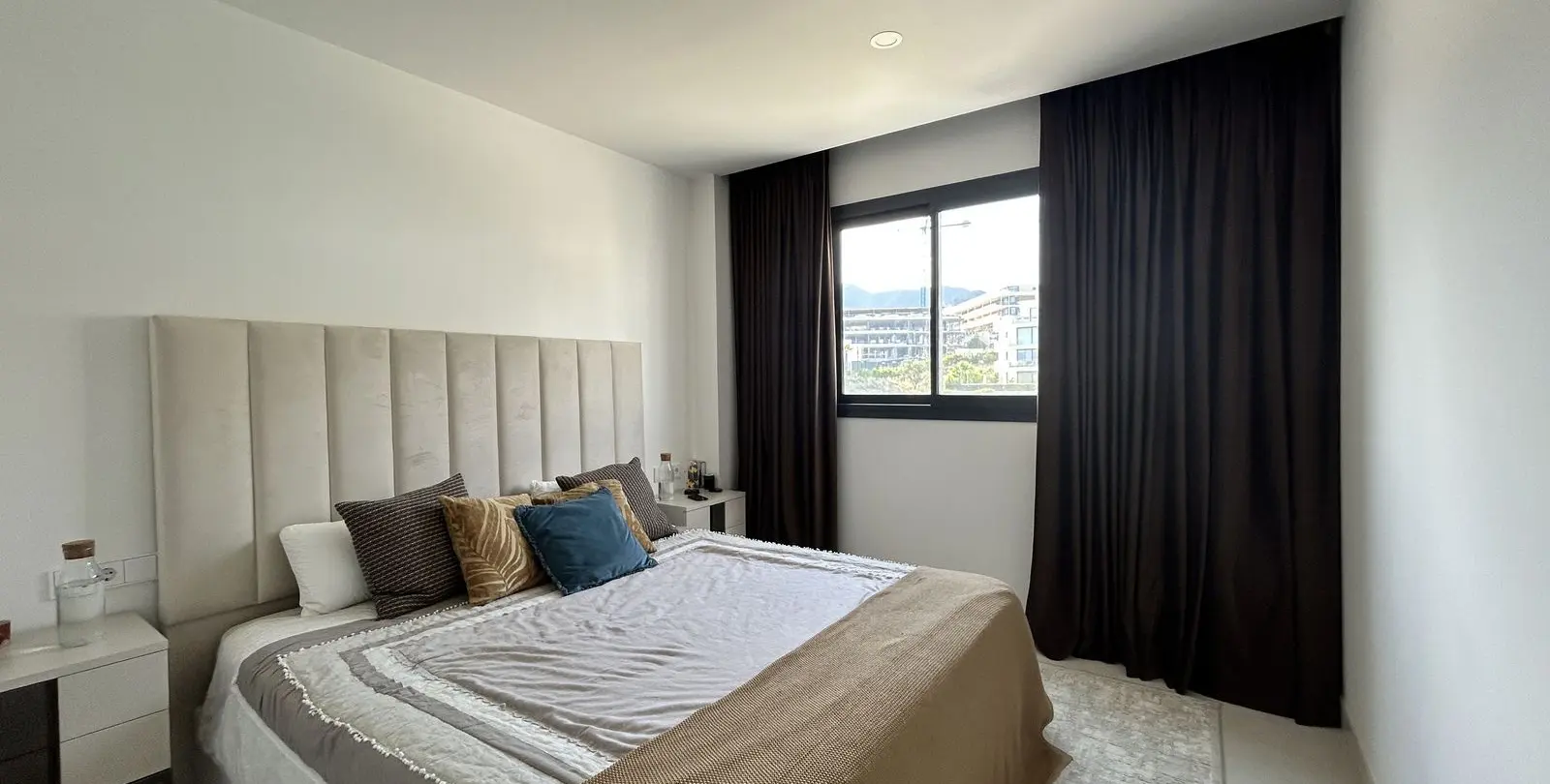 Sale of middle floor apartment in Higueron 16