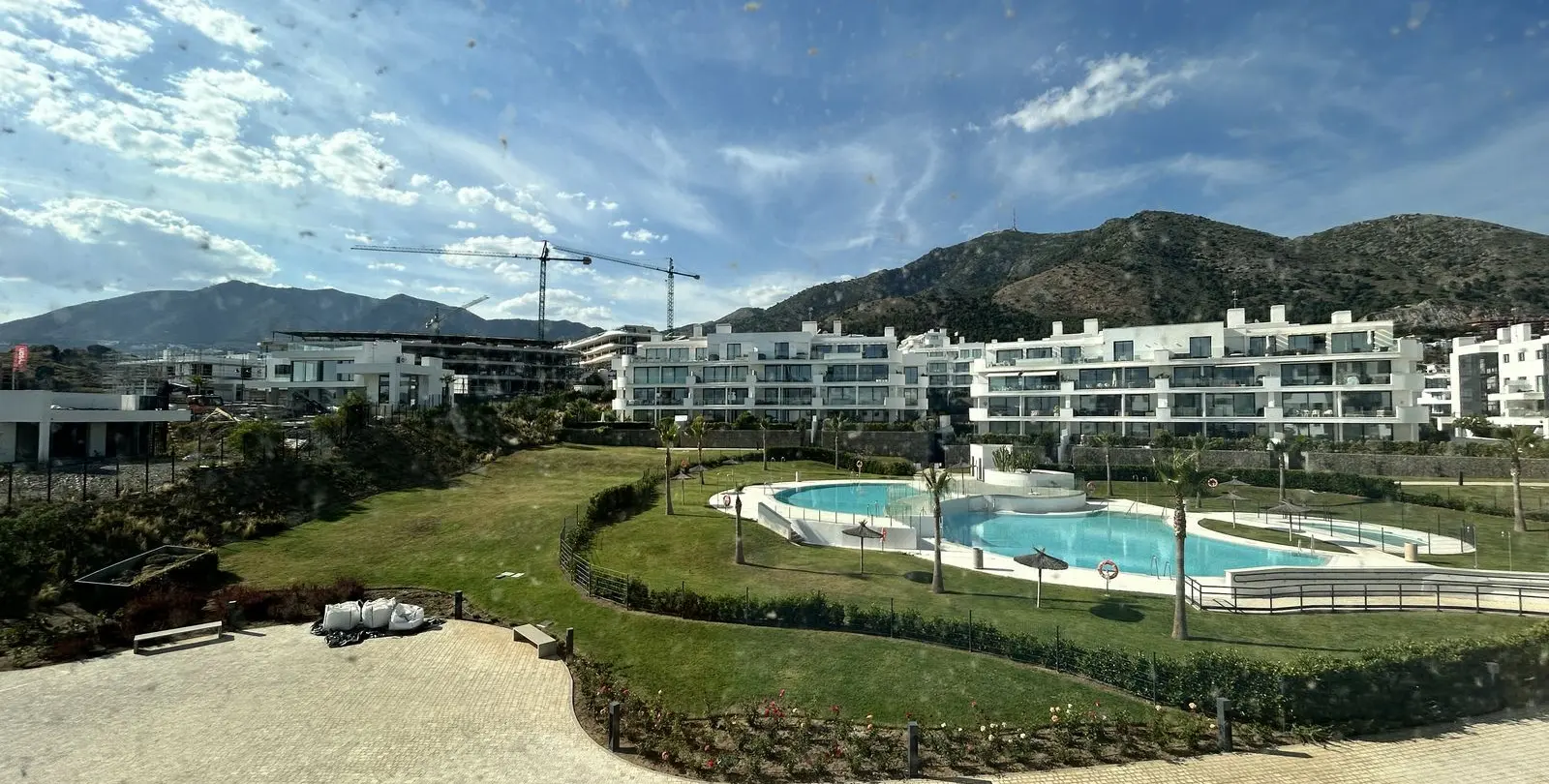 Sale of middle floor apartment in Higueron 17