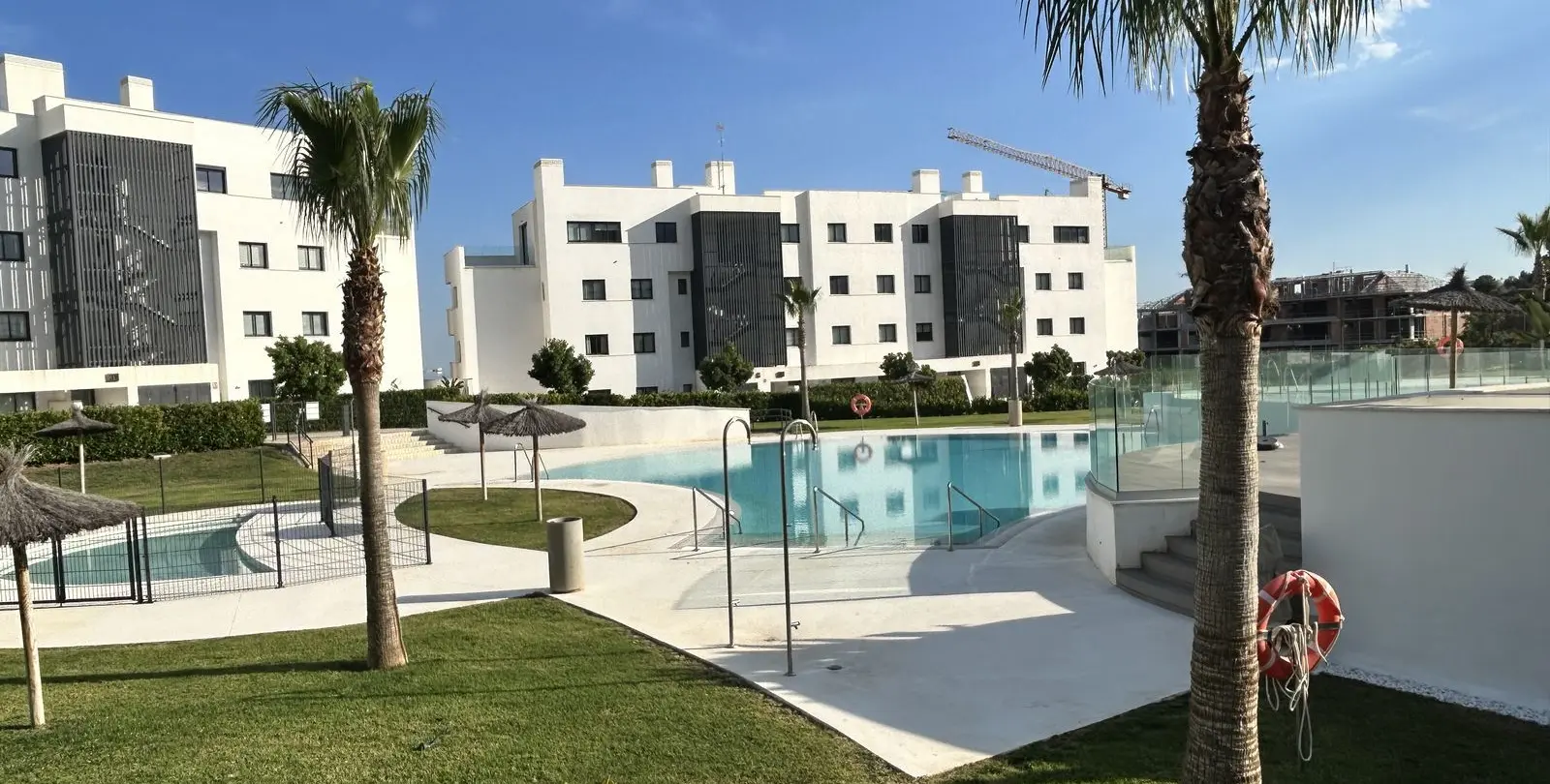 Sale of middle floor apartment in Higueron 29