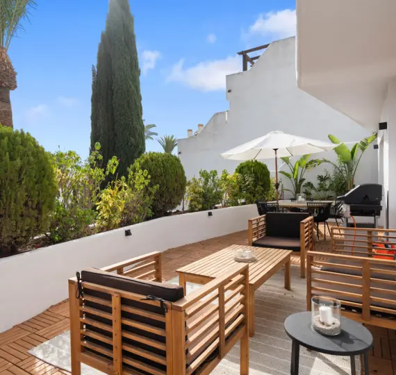 Продажа апартаментов на среднем этаже в Nueva Andalucía